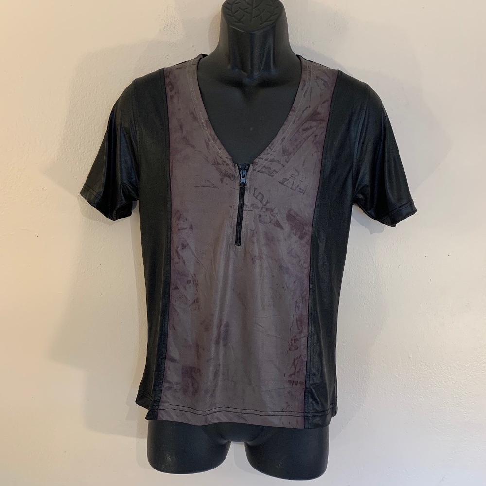 Extreme Collection Vegan Leather Half-Zip V Neck T Shirt Medium skintight